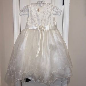 Que Hermosa girls cream 6x dress